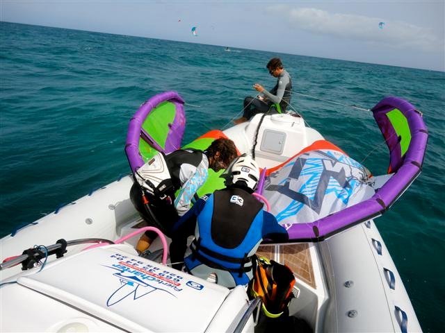  Abfahrt vom Boot mit dem Drachen